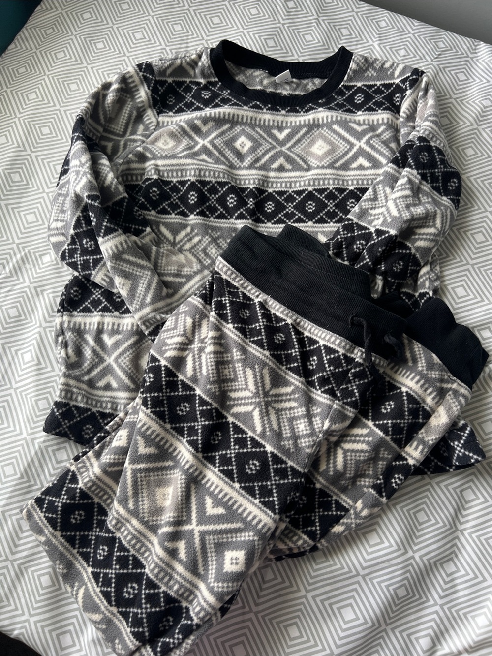 Old Navy Black & Cream Fair Isle Pajama Set